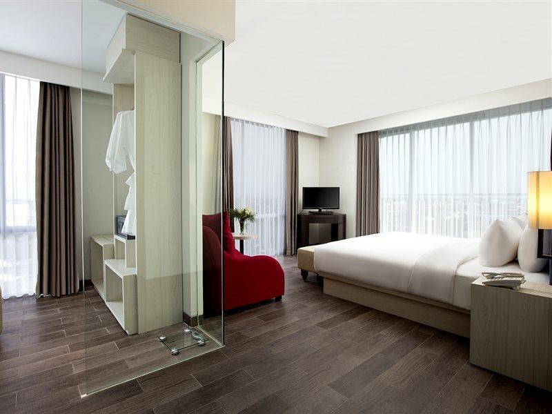 Hotel Santika Пекалонган Екстериор снимка