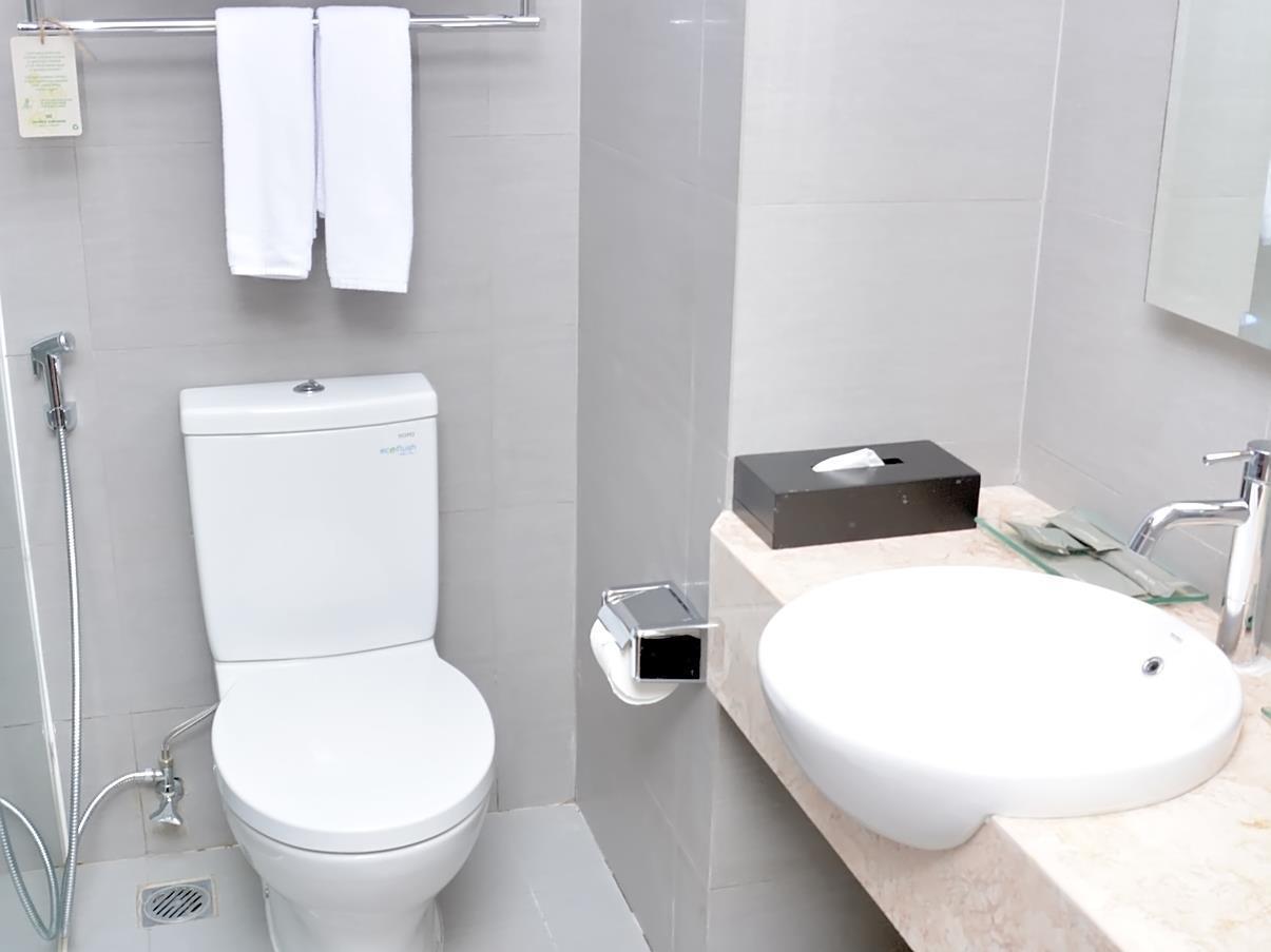Hotel Santika Пекалонган Екстериор снимка
