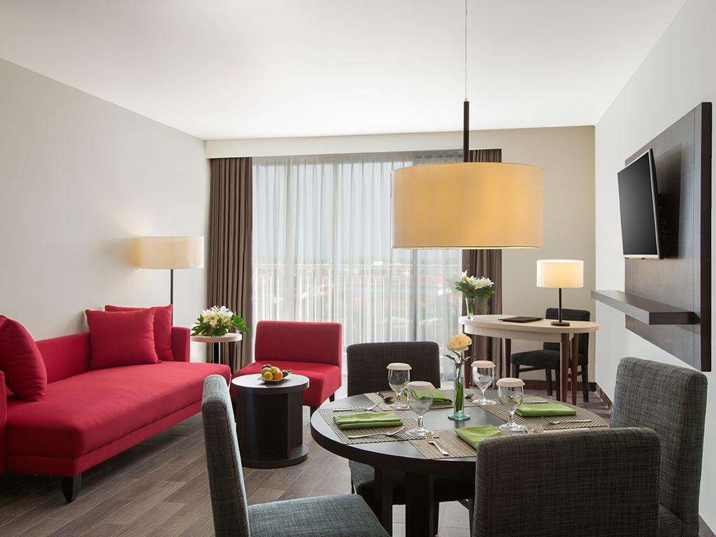 Hotel Santika Пекалонган Екстериор снимка