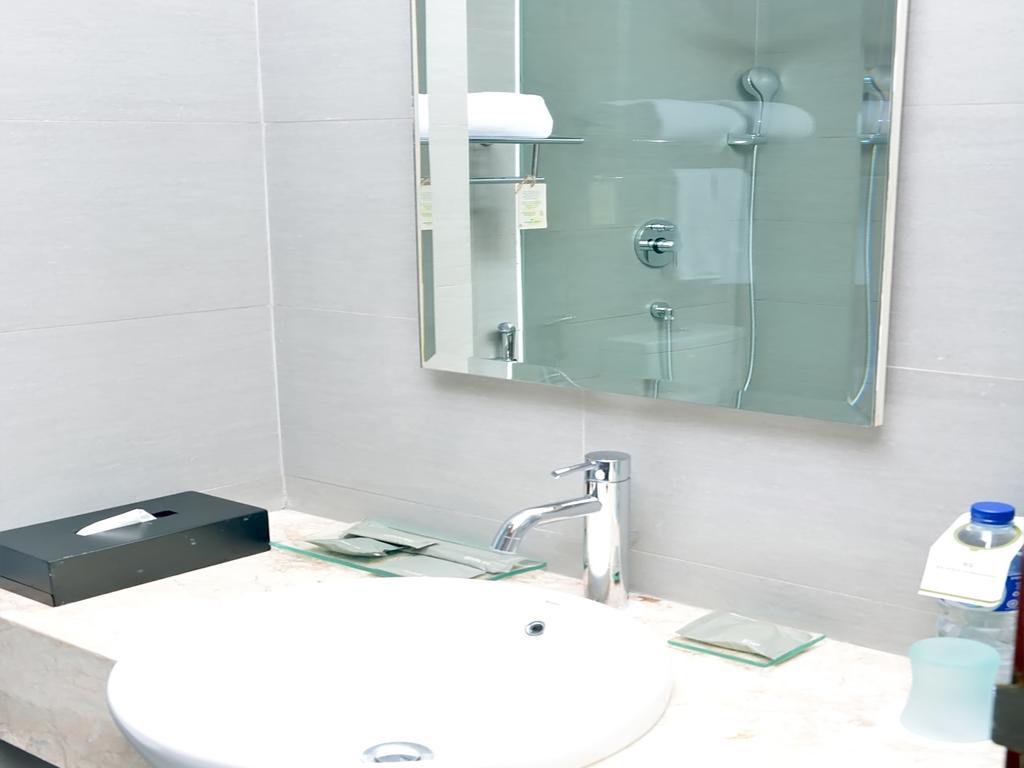 Hotel Santika Пекалонган Екстериор снимка
