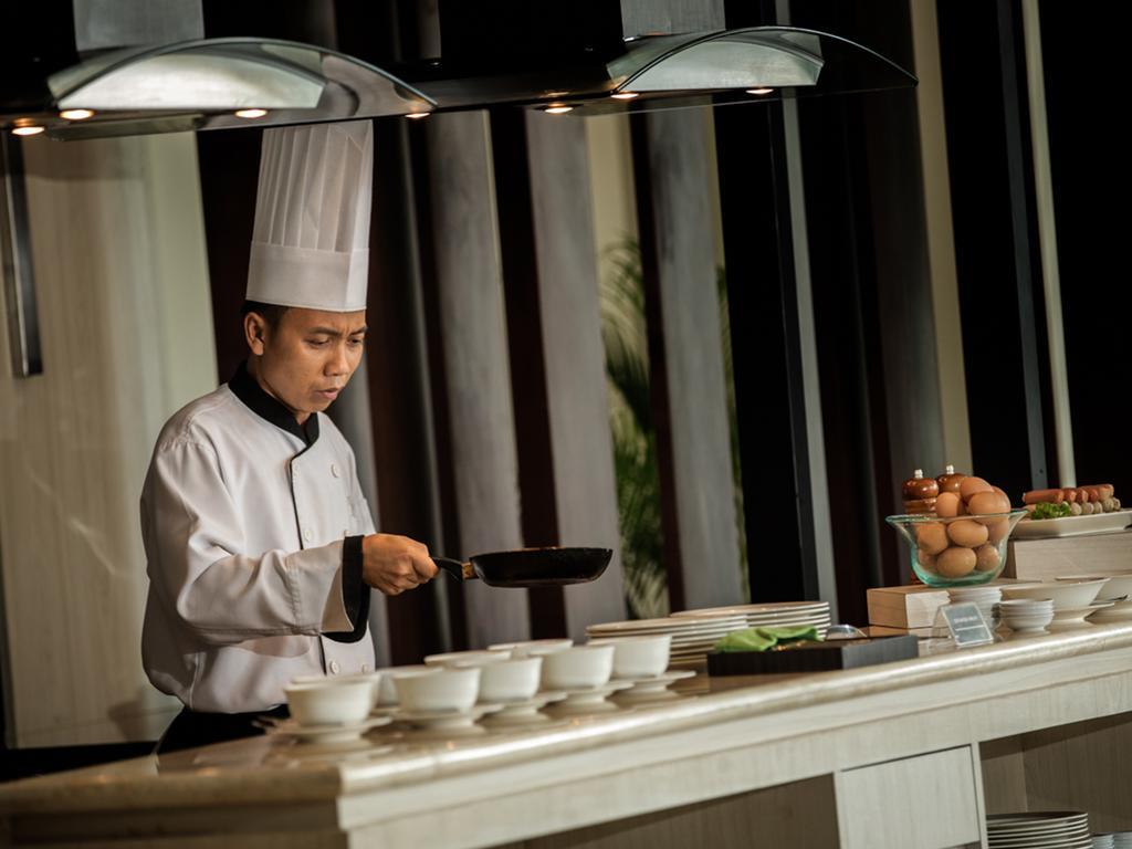 Hotel Santika Пекалонган Екстериор снимка