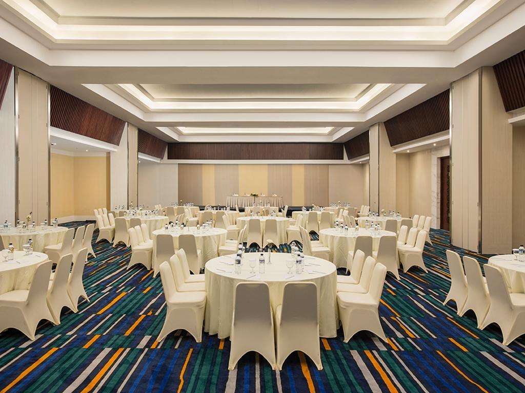 Hotel Santika Пекалонган Екстериор снимка