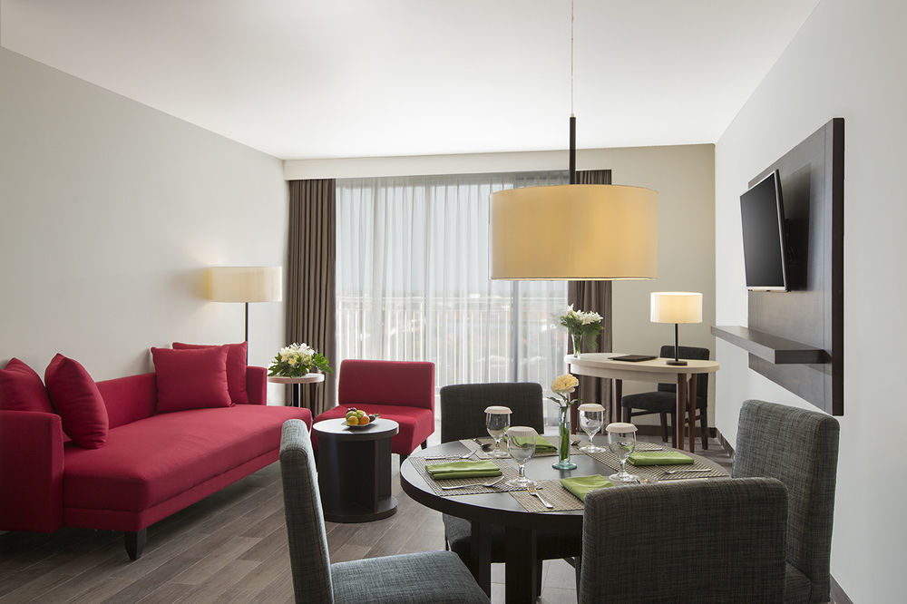 Hotel Santika Пекалонган Екстериор снимка
