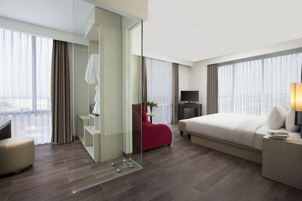 Hotel Santika Пекалонган Екстериор снимка