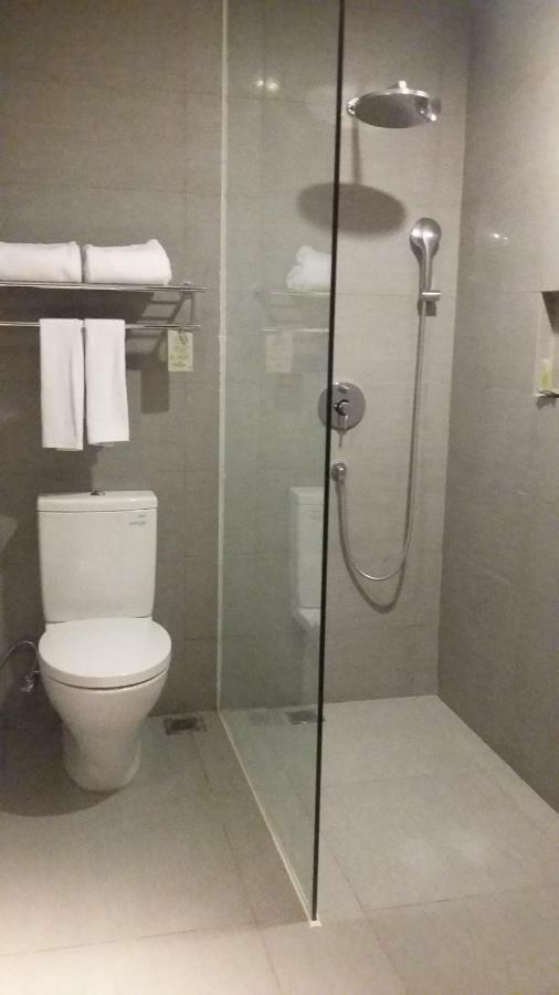 Hotel Santika Пекалонган Екстериор снимка